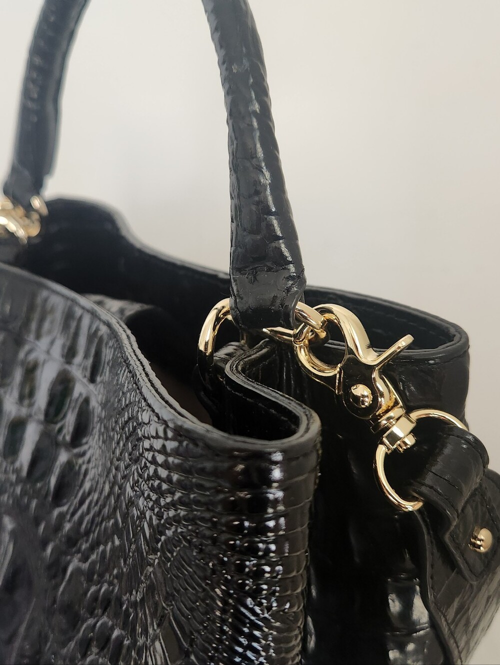 Brahmin Amelia Bucket Shoulder Black Crocodile Embossed Leather Shoulder Bag - Picture 4 of 12